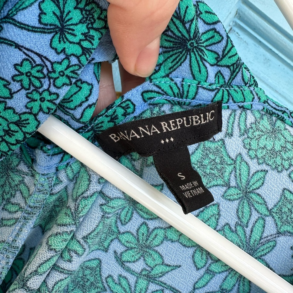 Banana Republic Blue Floral Top size small - Picture 3 of 11